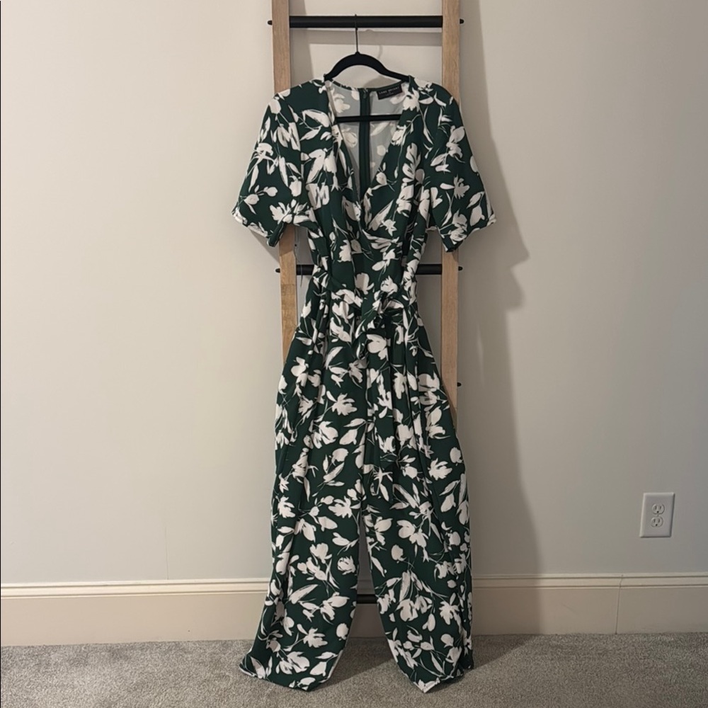 Green and White Floral Jumpsuit with Flowing Sleeves and Wide-Leg Design